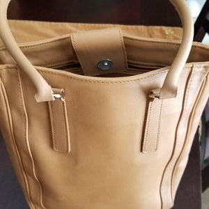 Vintage COACH shoulder bag.